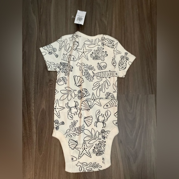 Old Navy Baby Bodysuit in Cream and Black Sea Animals size 6/12M-NWT - Picture 2 of 3